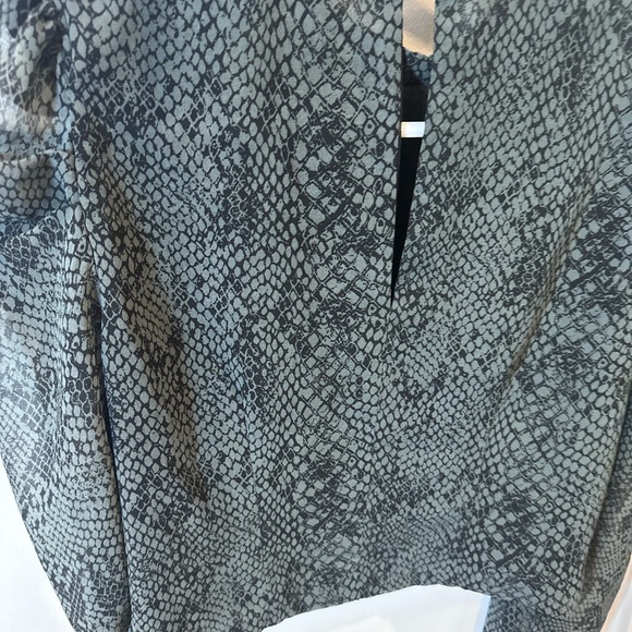 Dynamite Charcoal Snake Print Blouse 17inch PTP - Picture 5 of 7